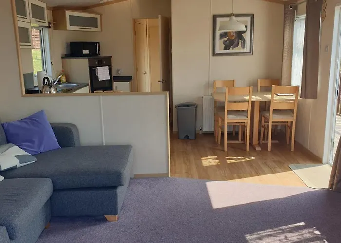 Holiday Lodge, Sleeps 4, With Sea & Countryside Views