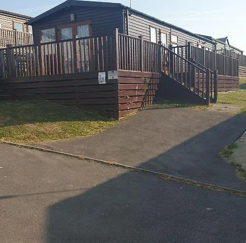 Holiday Lodge, Sleeps 4, With Sea & Countryside Views