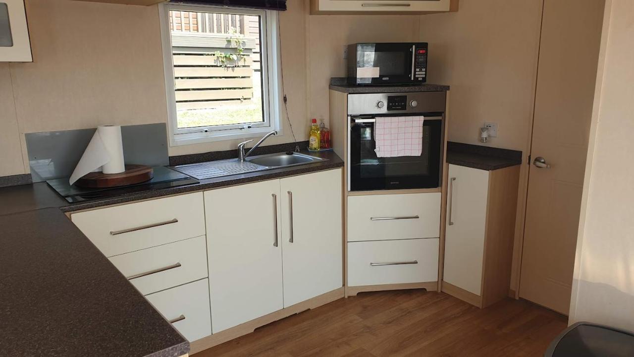 Lodge, Sleeps 4, With Sea & Countryside Views * Ore