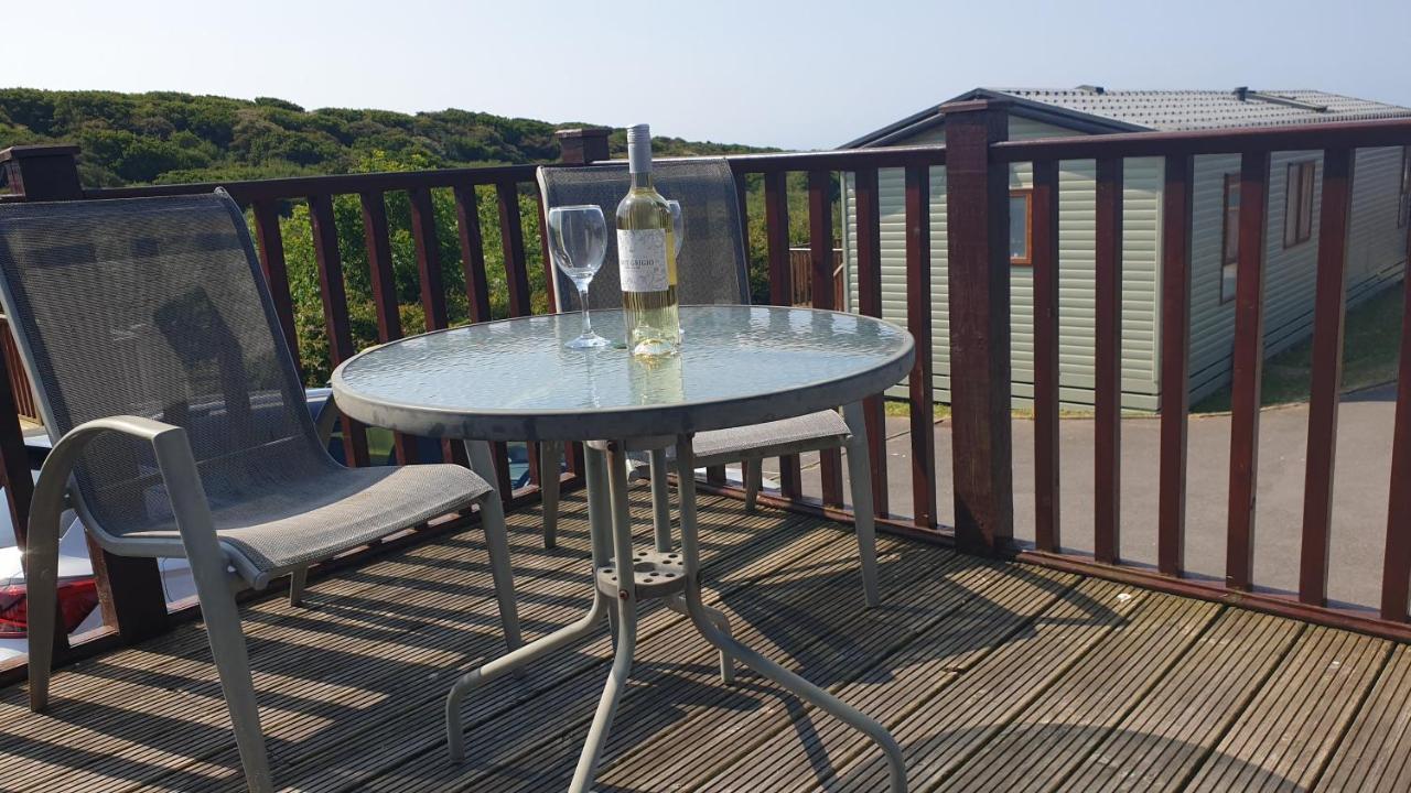 Lodge, Sleeps 4, With Sea & Countryside Views Vakantiehuis *