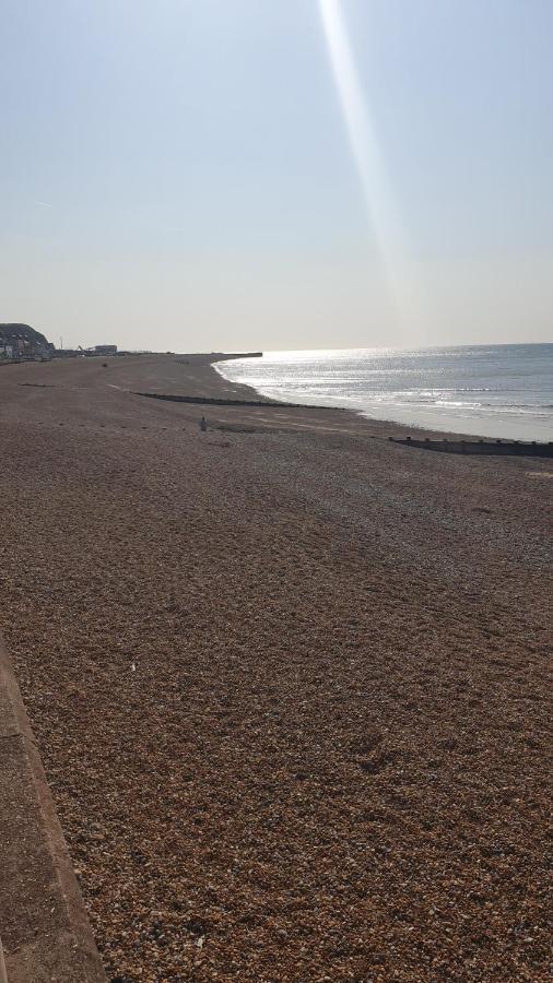 Lodge, Sleeps 4, With Sea & Countryside Views Vakantiehuis *